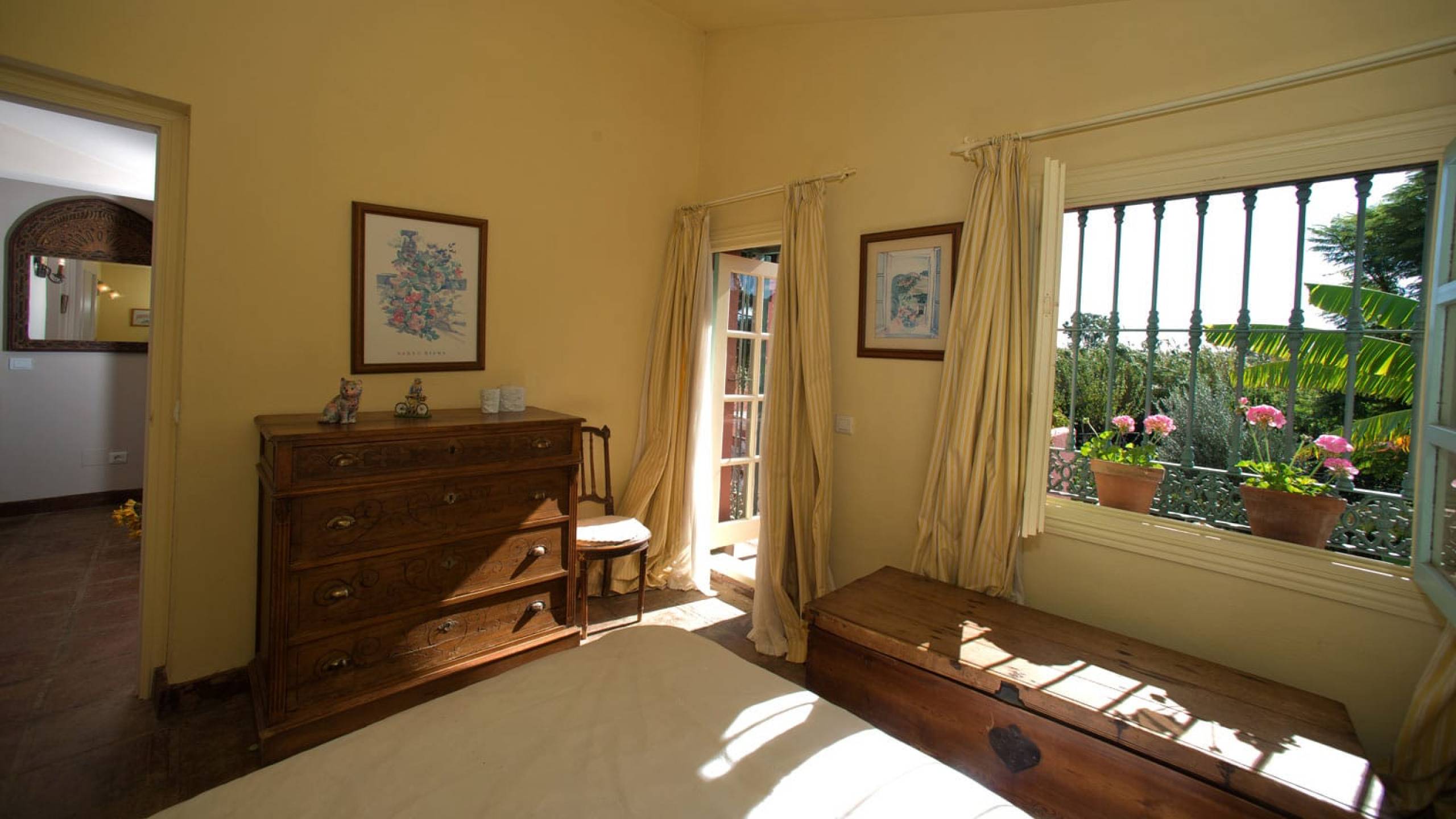 3 Bed, 2 Bath, HouseFor Sale, Estepona, Malaga, 29680