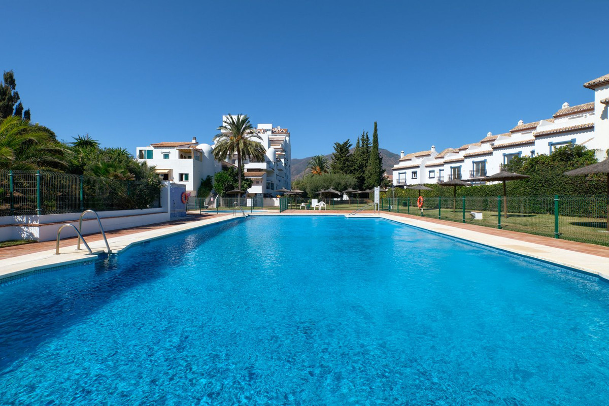 3 Bed, 2 Bath, ApartmentFor Sale, Estepona, Malaga