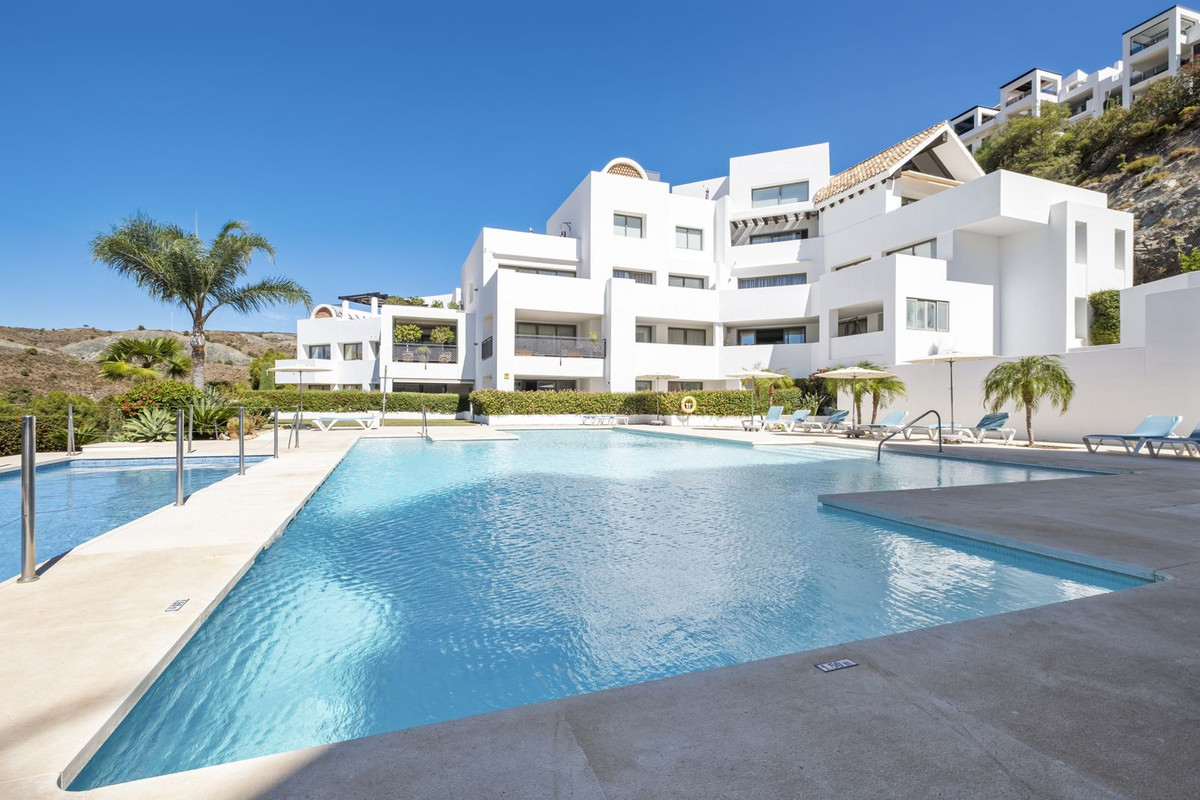 3 Bed, 3 Bath, ApartmentFor Sale, Los Flamingos, Malaga