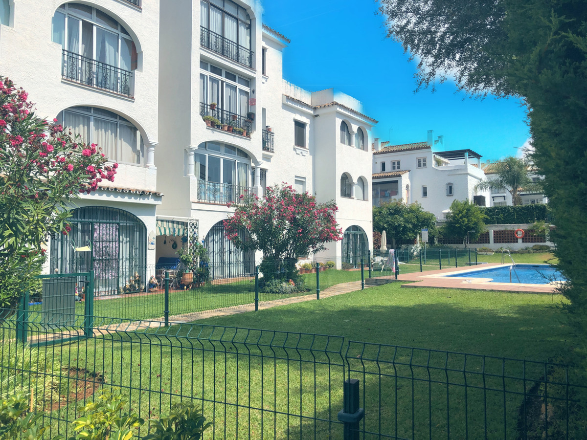 1 Bath, ApartmentFor Sale, New Golden Mile, Malaga