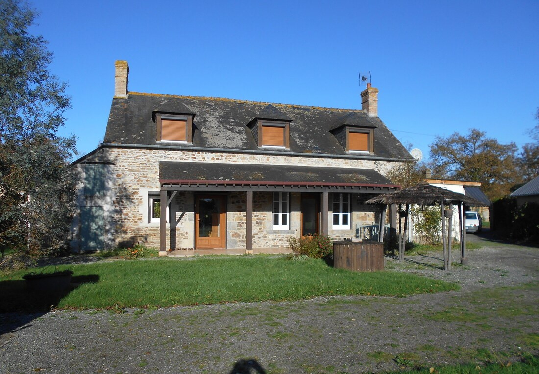 3 Bed, 1.5 Bath, HouseFor Sale, Pré-en-Pail-Saint-Samson, Pays-de-la-Loire, 53140