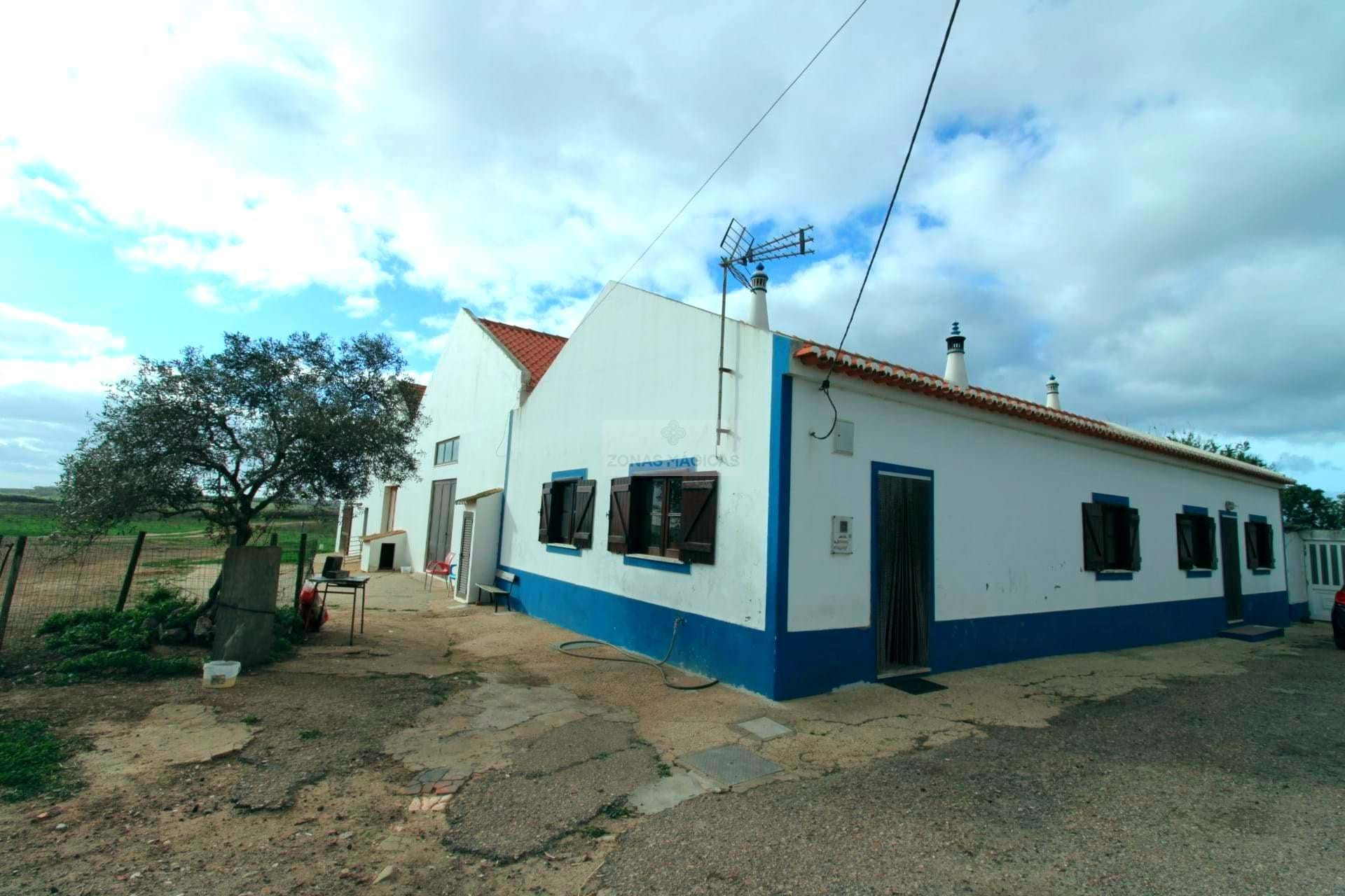 4 Bed, 2 Bath, HouseFor Sale, Vila do Bispo, Faro, 8650-409