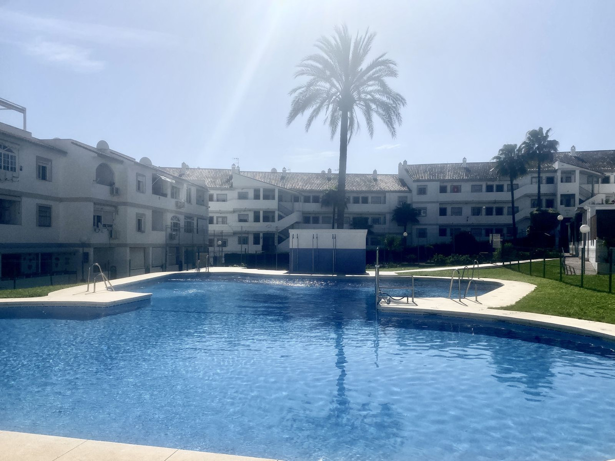 2 Bed, 1 Bath, ApartmentFor Sale, Cerros del Aguila, Malaga