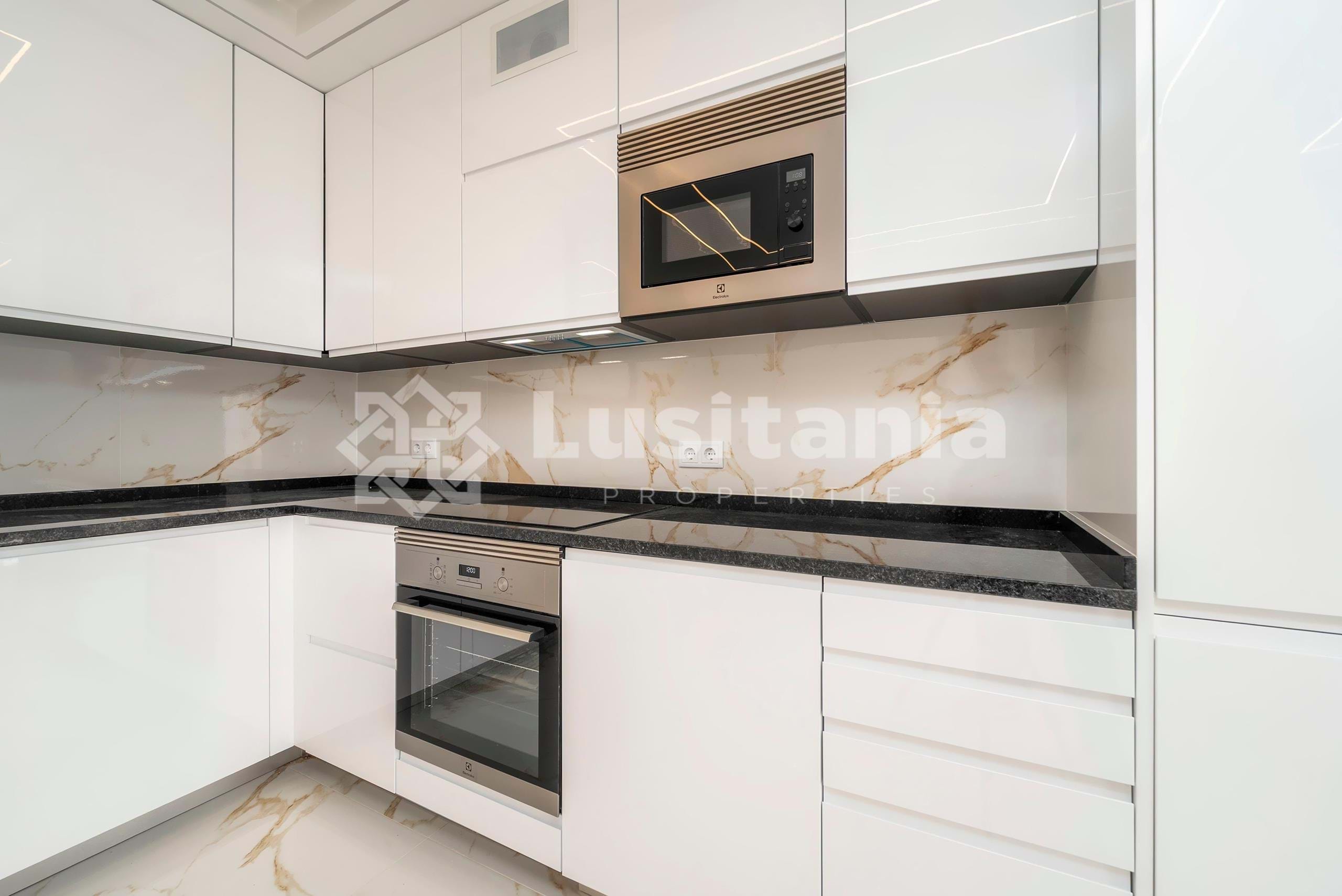 2 Bed, 2 Bath, ApartmentFor Sale, Quarteira, Loulé, Faro, 8125-159