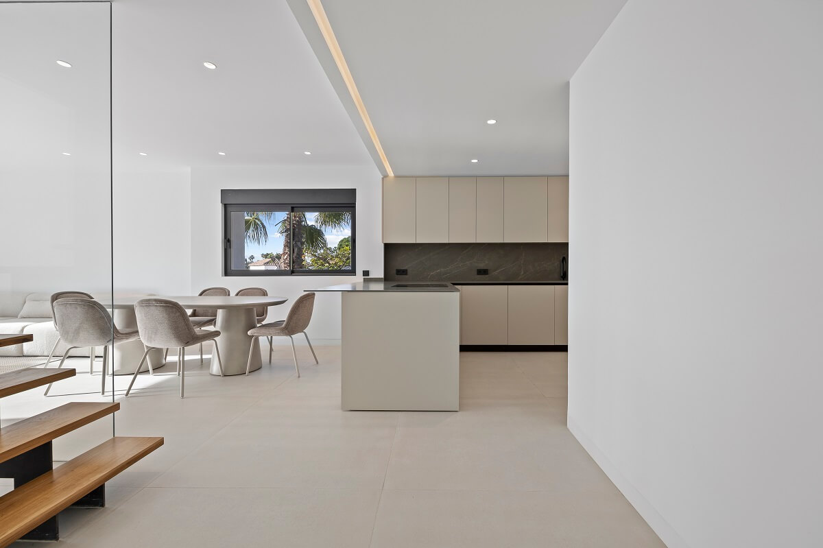 3 Bed, 2 Bath, ApartmentFor Sale, Estepona, Malaga