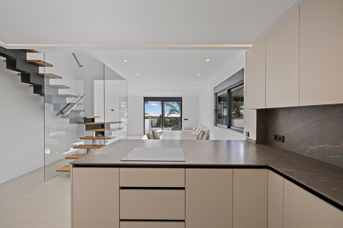 3 Bed, 2 Bath, ApartmentFor Sale, Estepona, Malaga