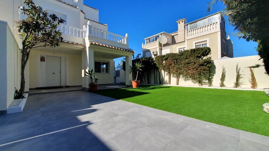 4 Bed, 2 Bath, HouseFor Sale, Torrevieja, Alicante