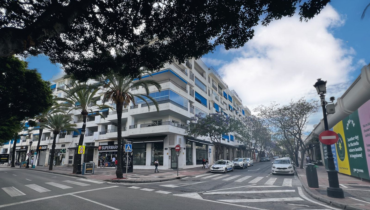 2 Bed, 2 Bath, ApartmentFor Sale, Puerto Banus, Malaga