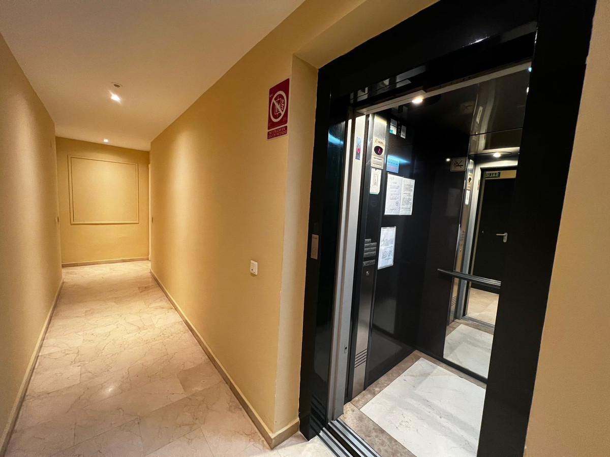 2 Bed, 2 Bath, ApartmentFor Sale, Puerto Banus, Malaga