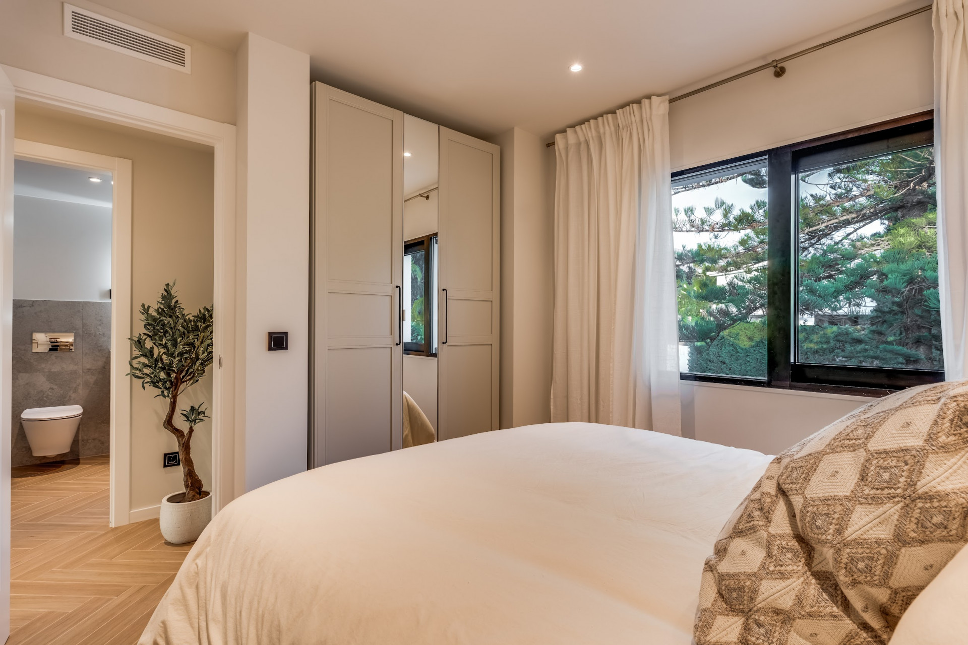 4 Bed, 3 Bath, HouseFor Sale, Marbella, Malaga