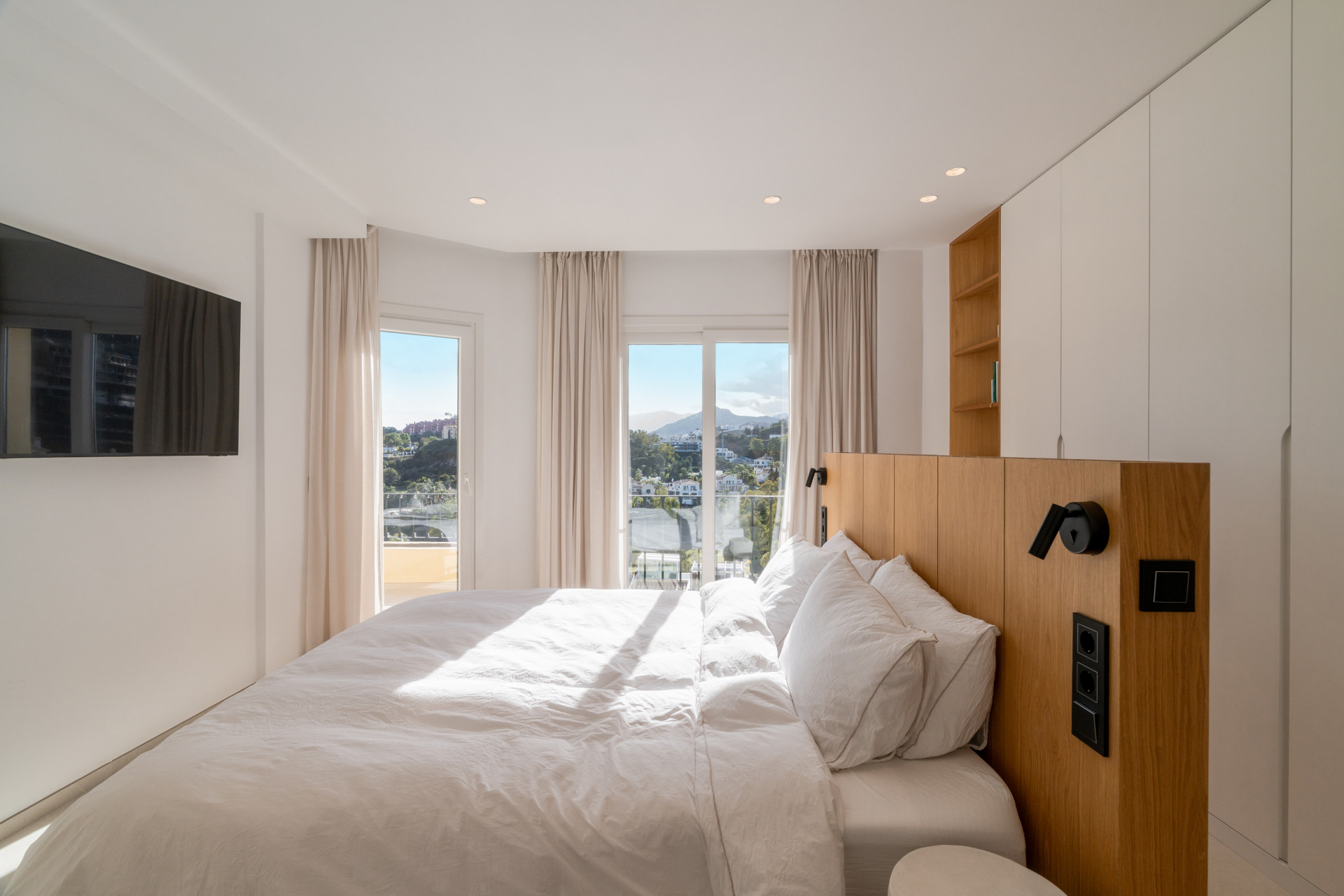 3 Bed, 2 Bath, HouseFor Sale, Benahavis, Malaga