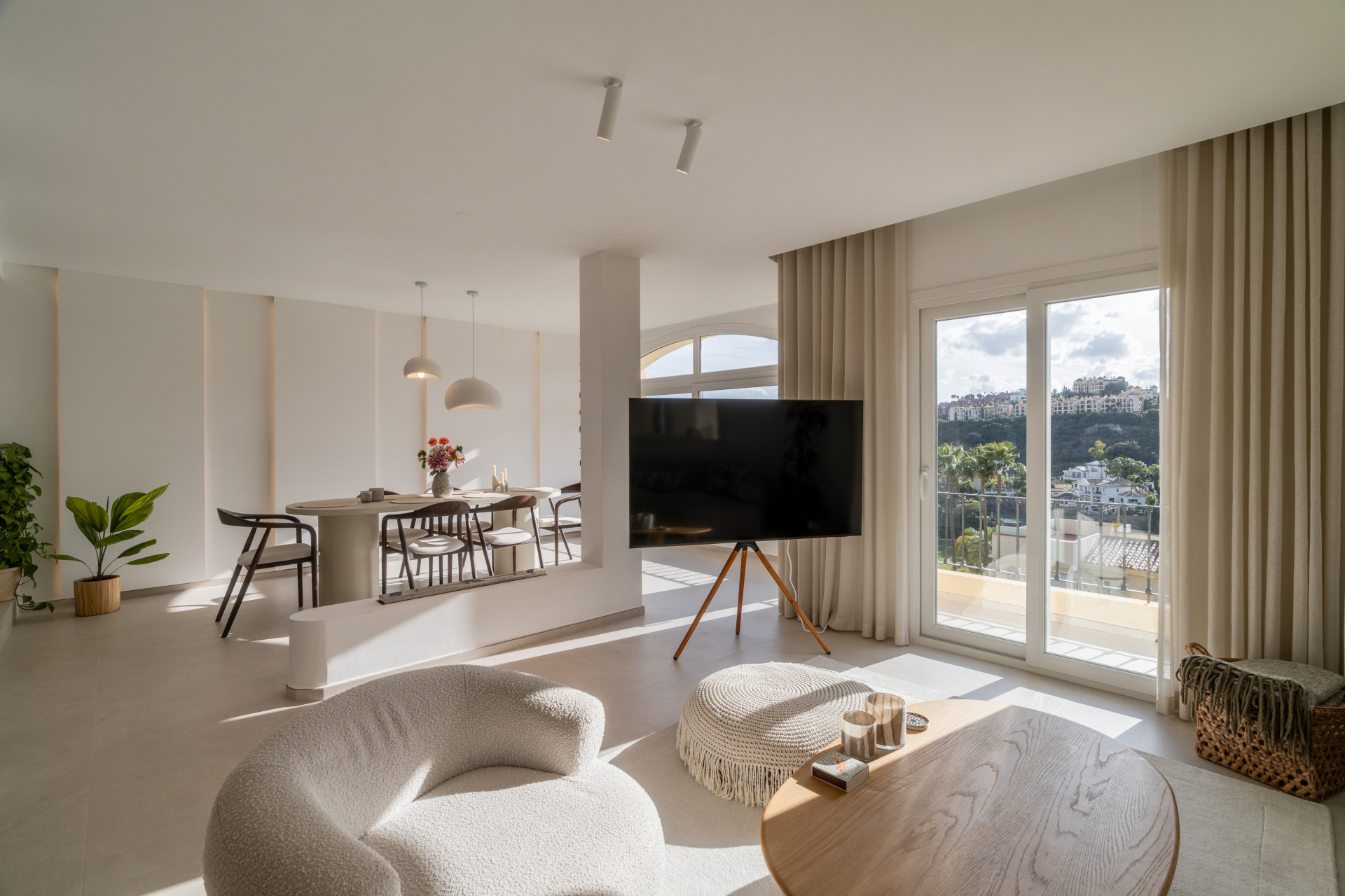 3 Bed, 2 Bath, HouseFor Sale, Benahavis, Malaga