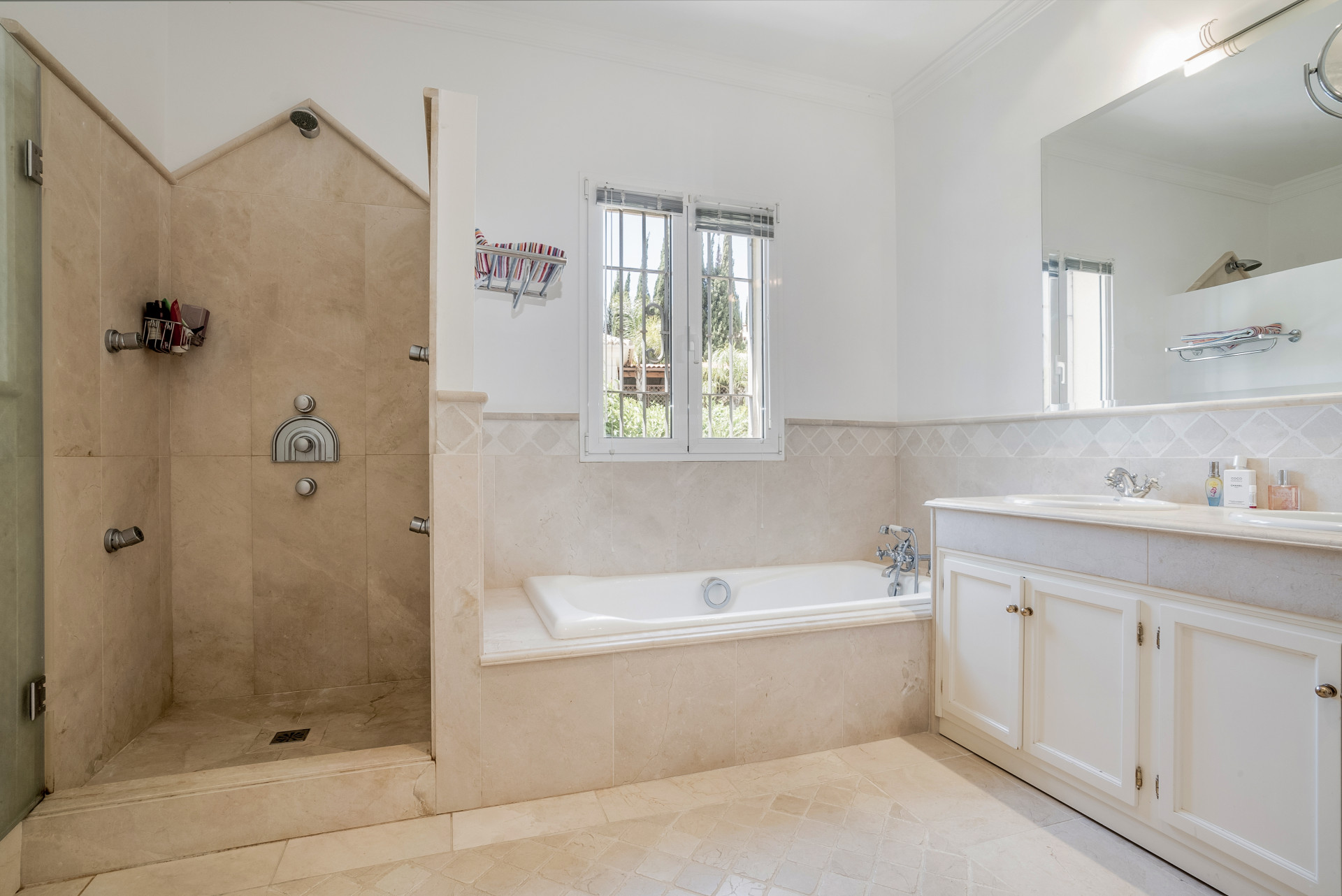 5 Bed, 5 Bath, HouseFor Sale, Benahavis, Malaga