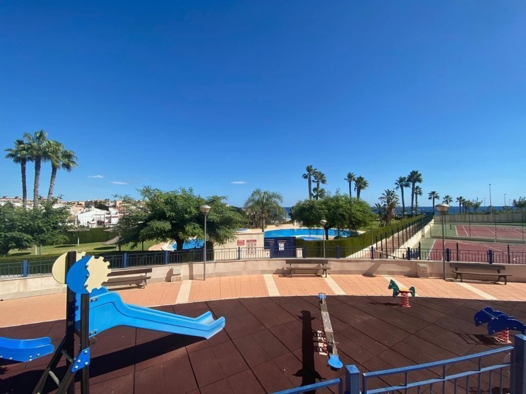 2 Bed, 1 Bath, ApartmentFor Sale, Mil Palmeras, Alicante