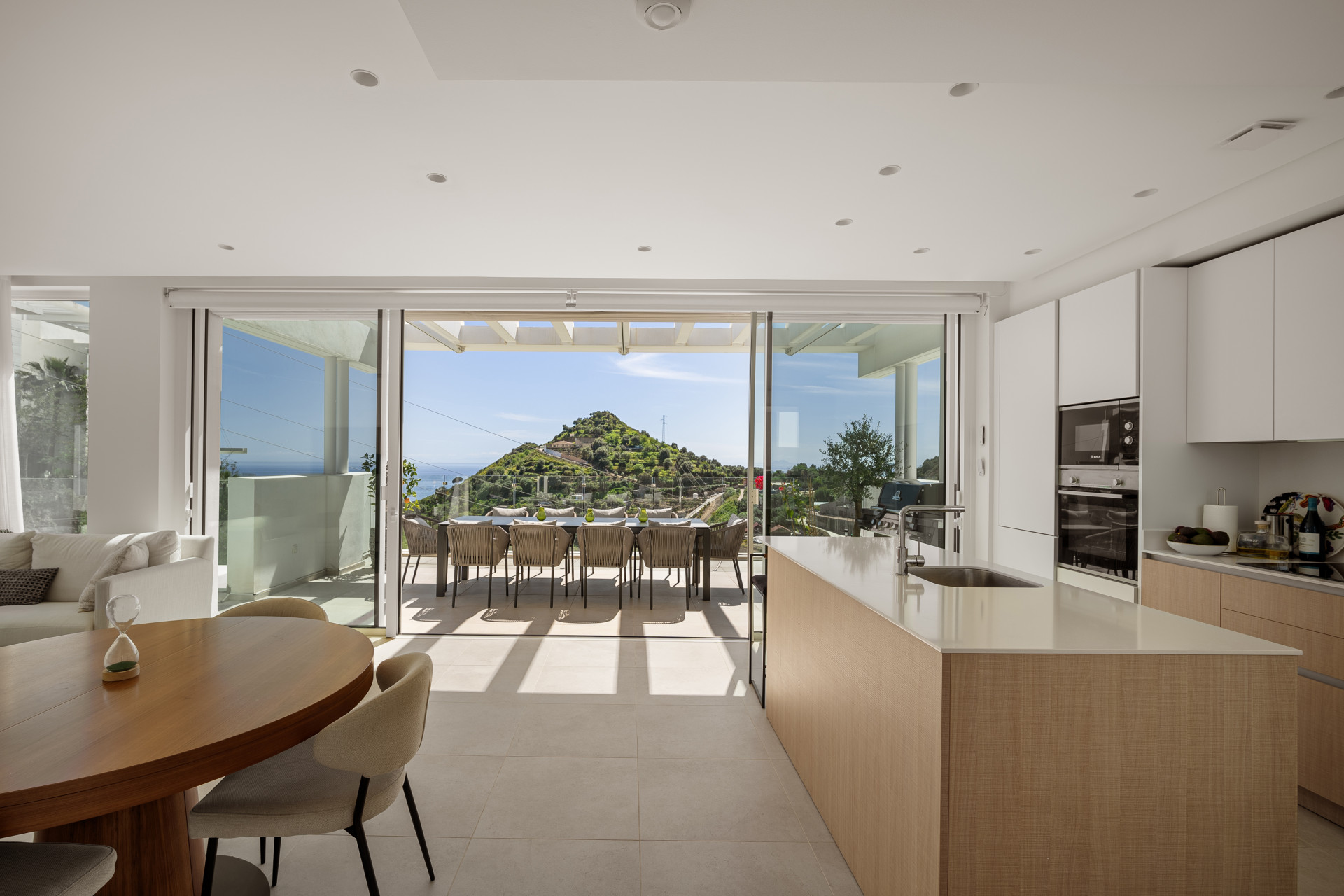 3 Bed, 2 Bath, ApartmentFor Sale, Ojén, Malaga