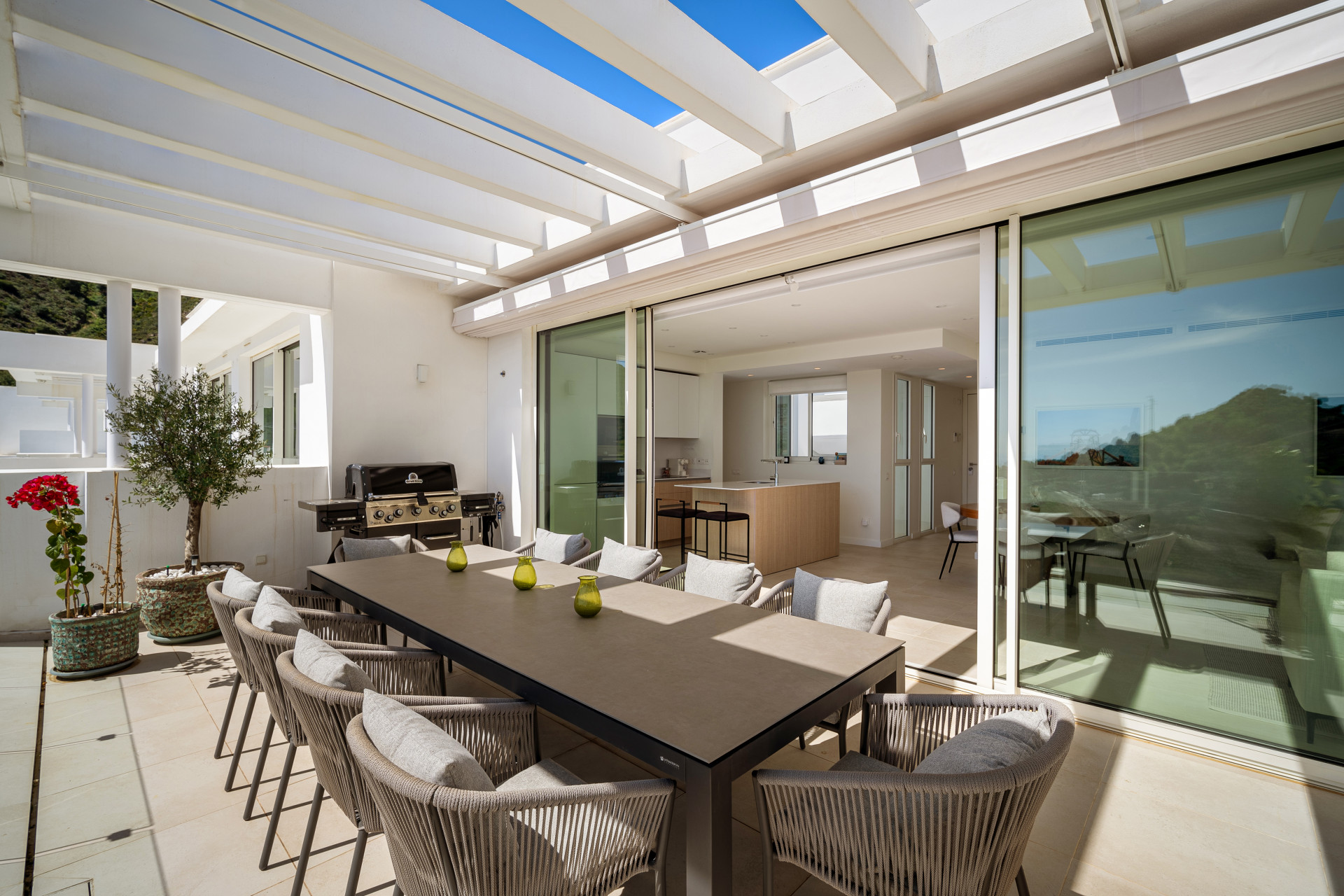 3 Bed, 2 Bath, ApartmentFor Sale, Ojén, Malaga