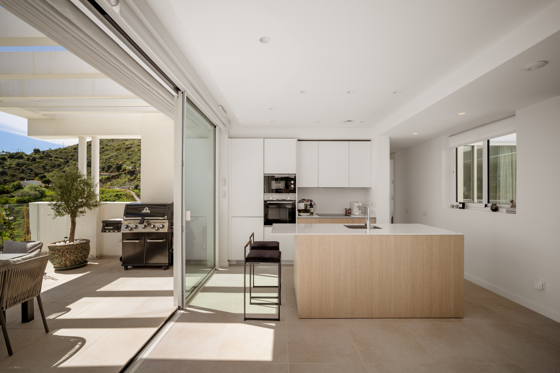 3 Bed, 2 Bath, ApartmentFor Sale, Ojén, Malaga