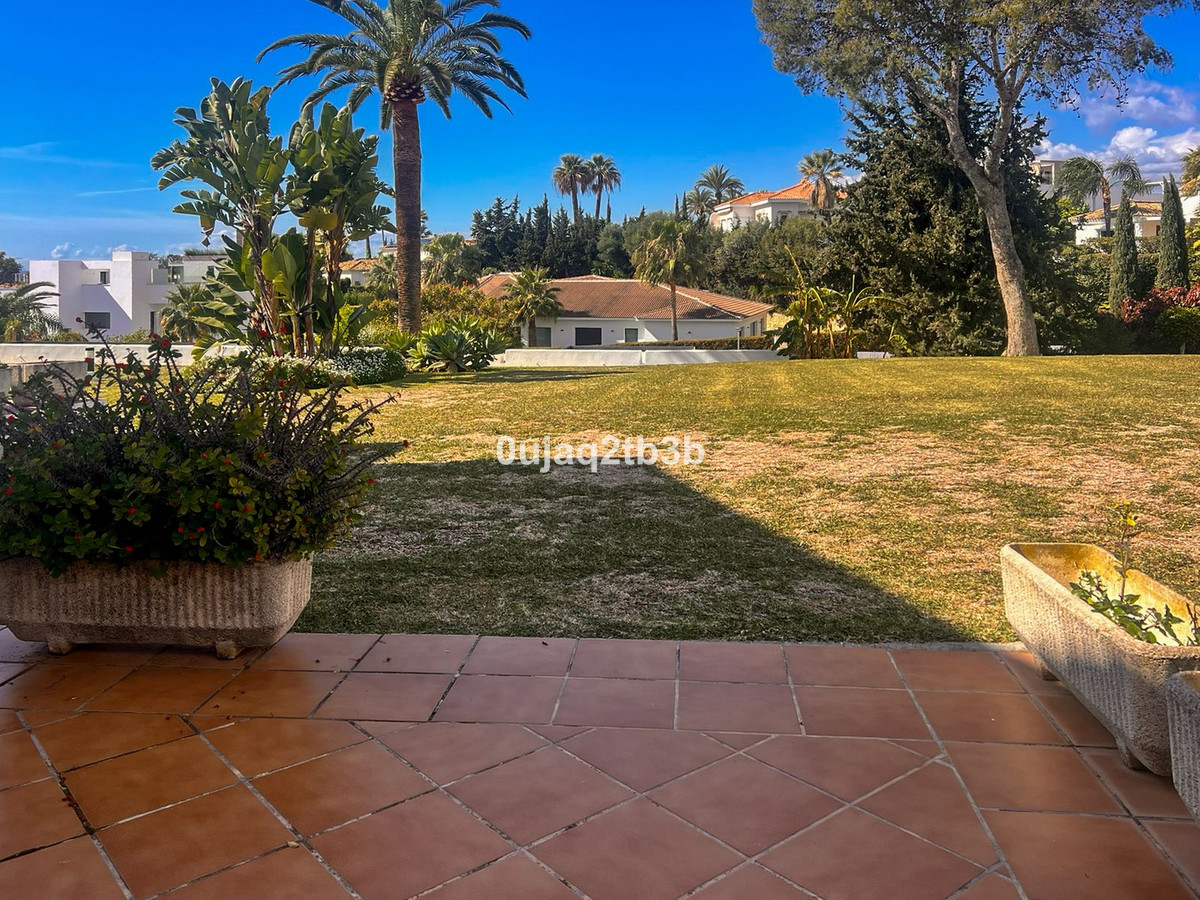 3 Bed, 2 Bath, ApartmentFor Sale, Nueva Andalucia, Malaga