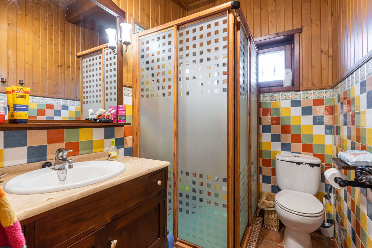 4 Bed, 3 Bath, HouseFor Sale, Estepona, Malaga