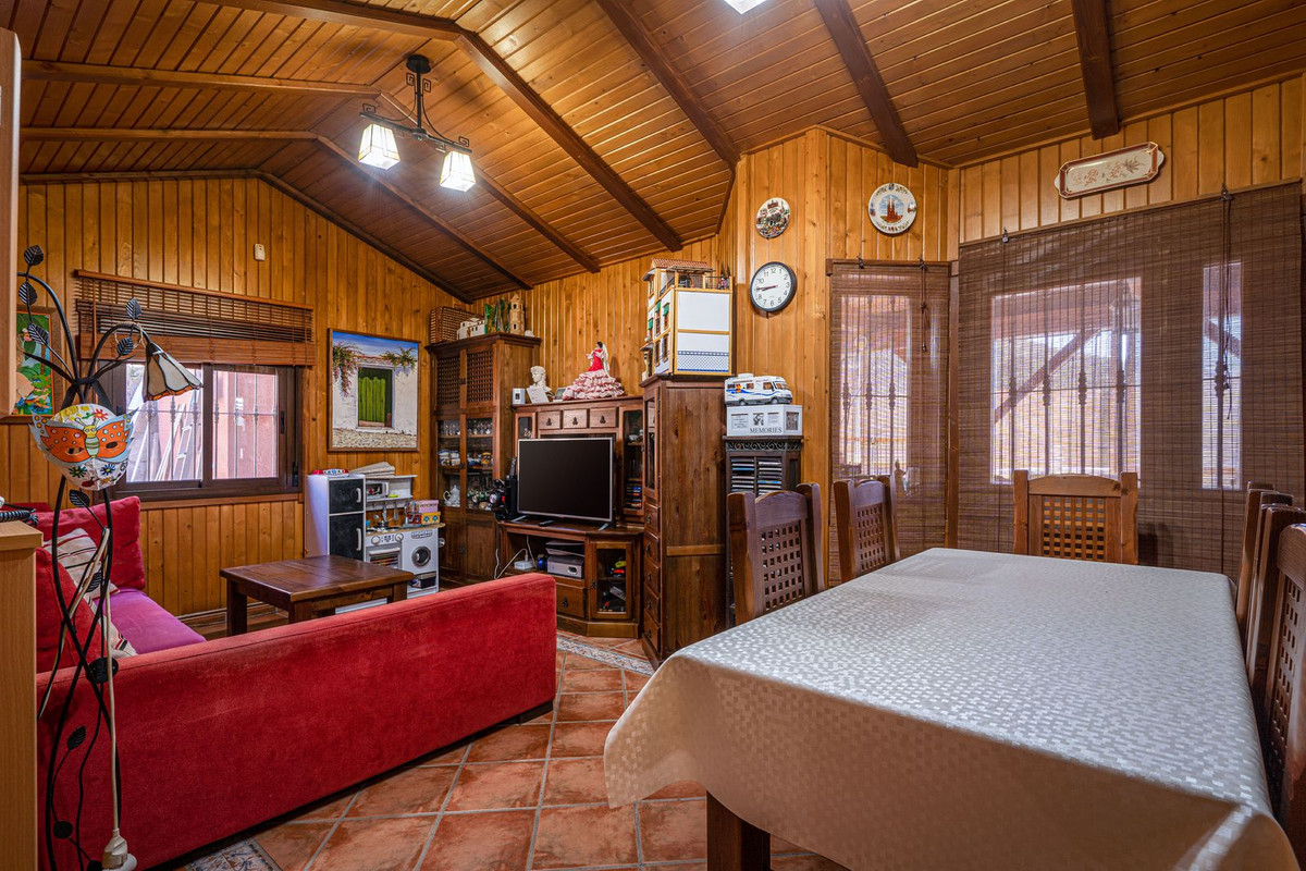 4 Bed, 3 Bath, HouseFor Sale, Estepona, Malaga