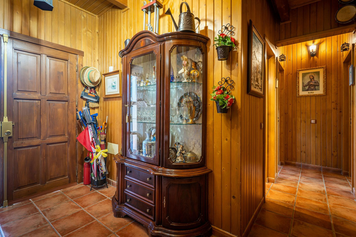 4 Bed, 3 Bath, HouseFor Sale, Estepona, Malaga