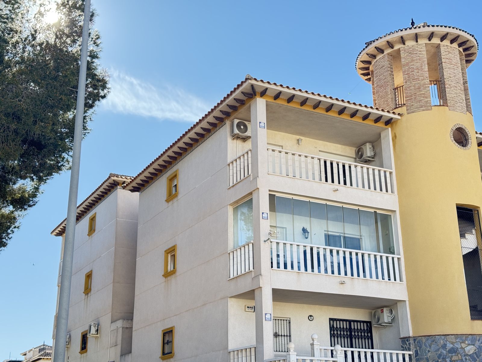 2 Bed, 1 Bath, ApartmentFor Sale, Villamartin, Alicante