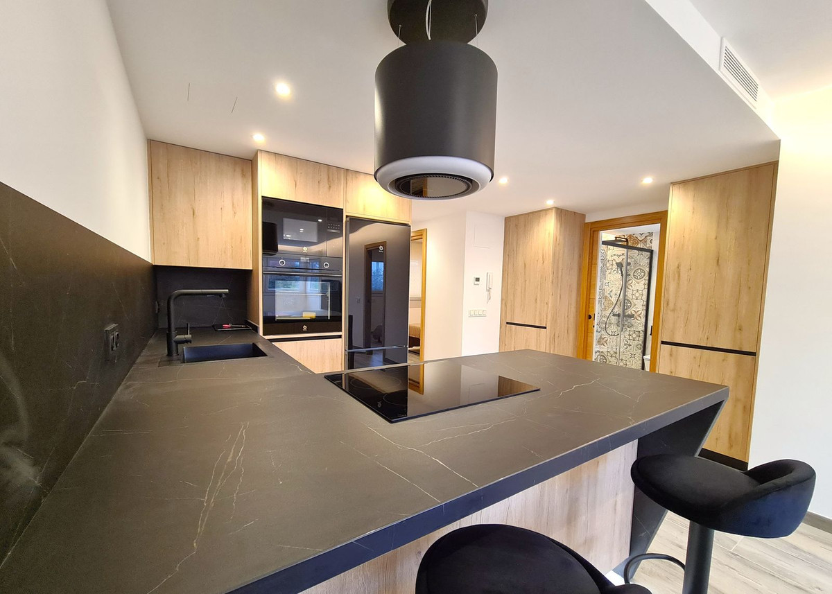 3 Bed, 1 Bath, ApartmentFor Sale, Estepona, Malaga
