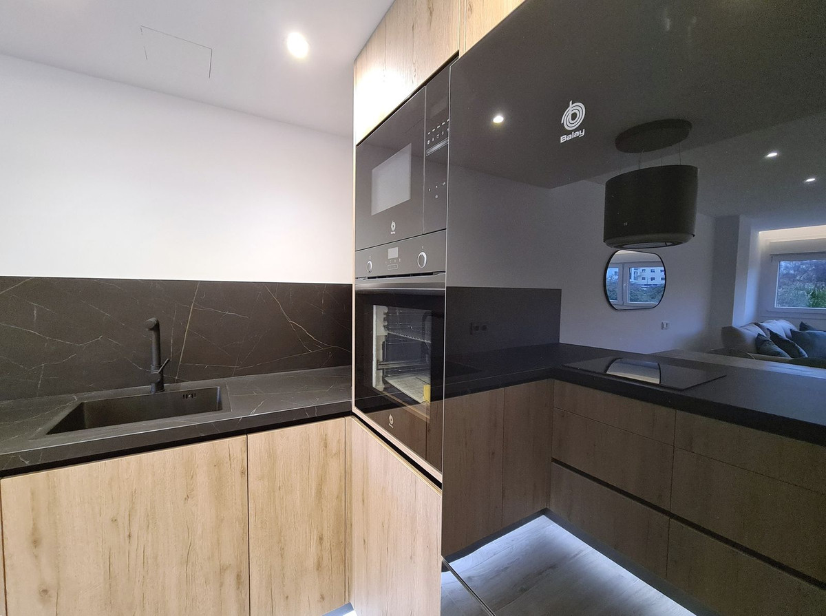 3 Bed, 1 Bath, ApartmentFor Sale, Estepona, Malaga