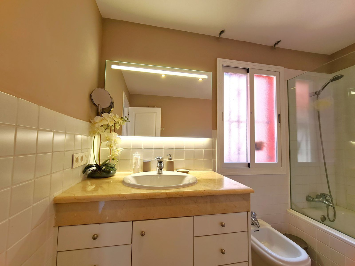 3 Bed, 2 Bath, HouseFor Sale, Estepona, Malaga