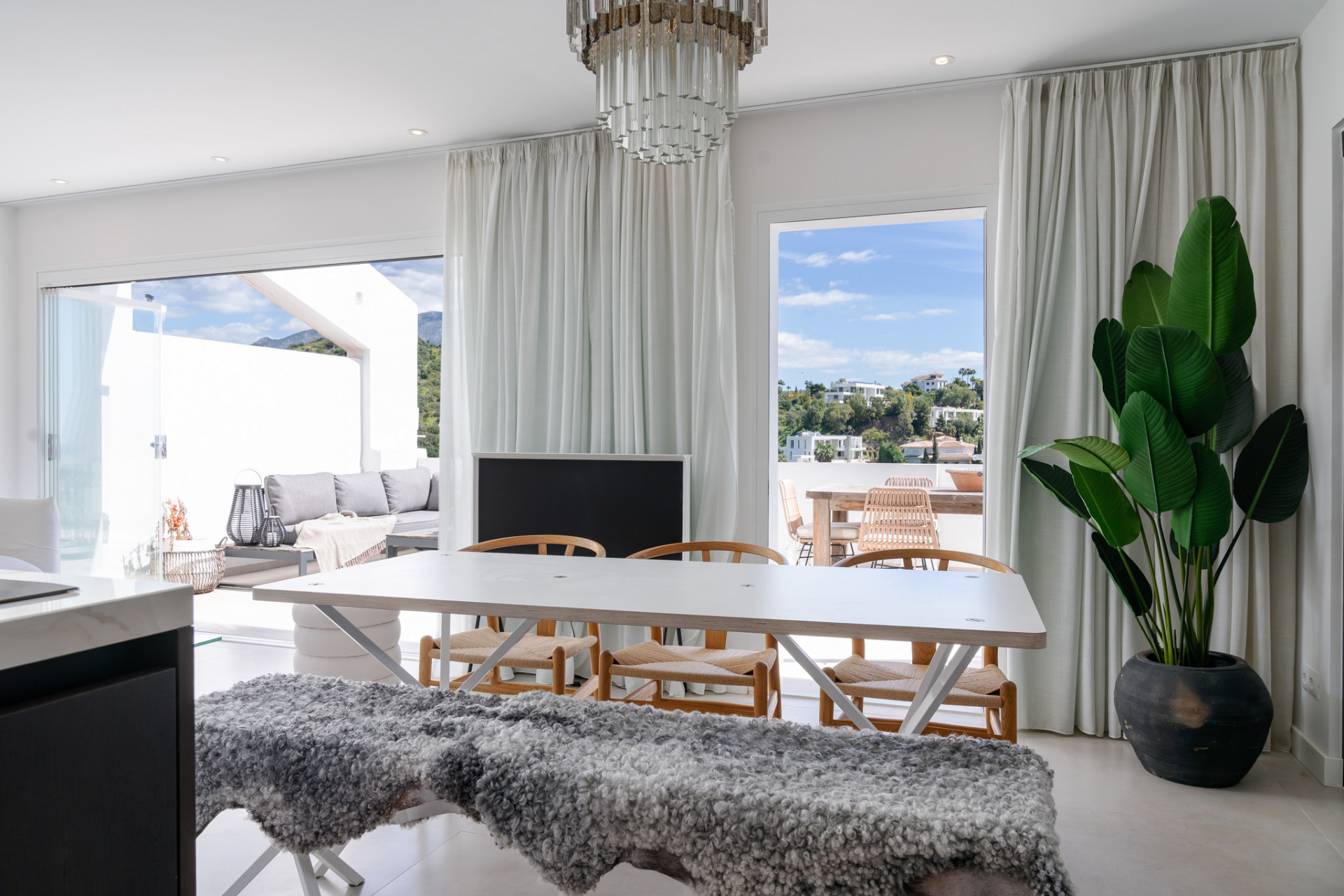 3 Bed, 2 Bath, ApartmentFor Sale, Benahavis, Malaga