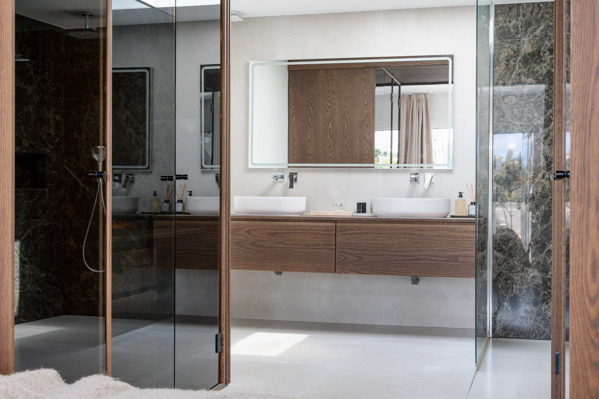 3 Bed, 2 Bath, ApartmentFor Sale, Benahavis, Malaga