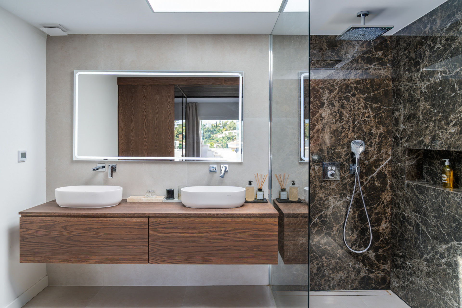 3 Bed, 2 Bath, ApartmentFor Sale, Benahavis, Malaga