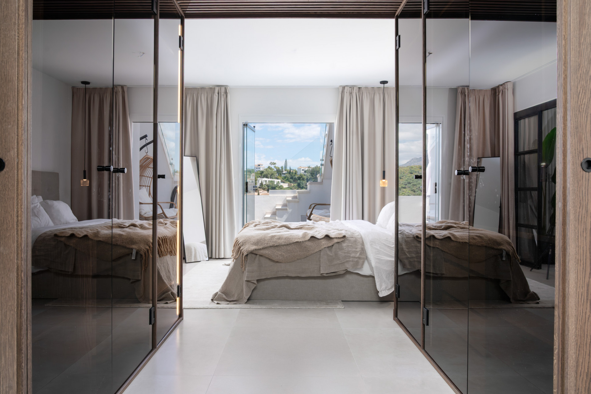 3 Bed, 2 Bath, ApartmentFor Sale, Benahavis, Malaga