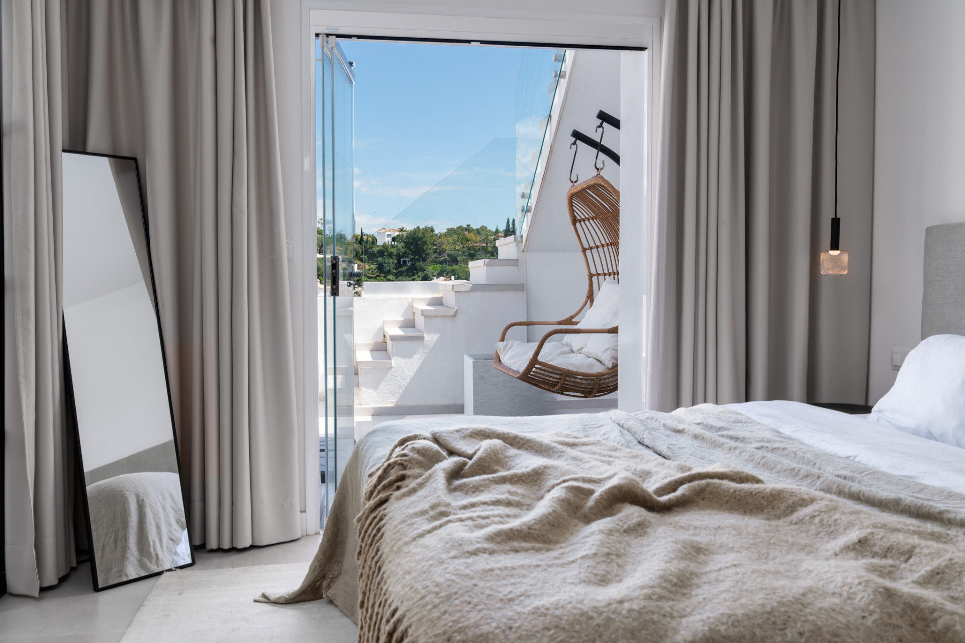 3 Bed, 2 Bath, ApartmentFor Sale, Benahavis, Malaga