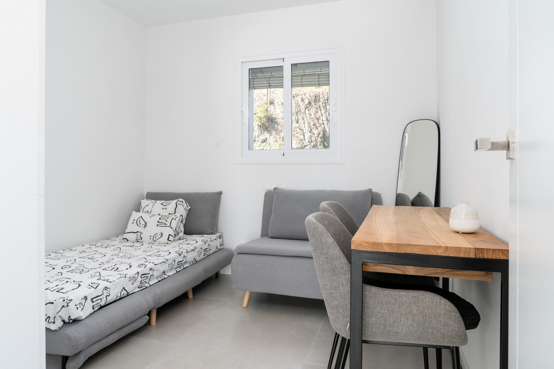 3 Bed, 2 Bath, ApartmentFor Sale, Benahavis, Malaga