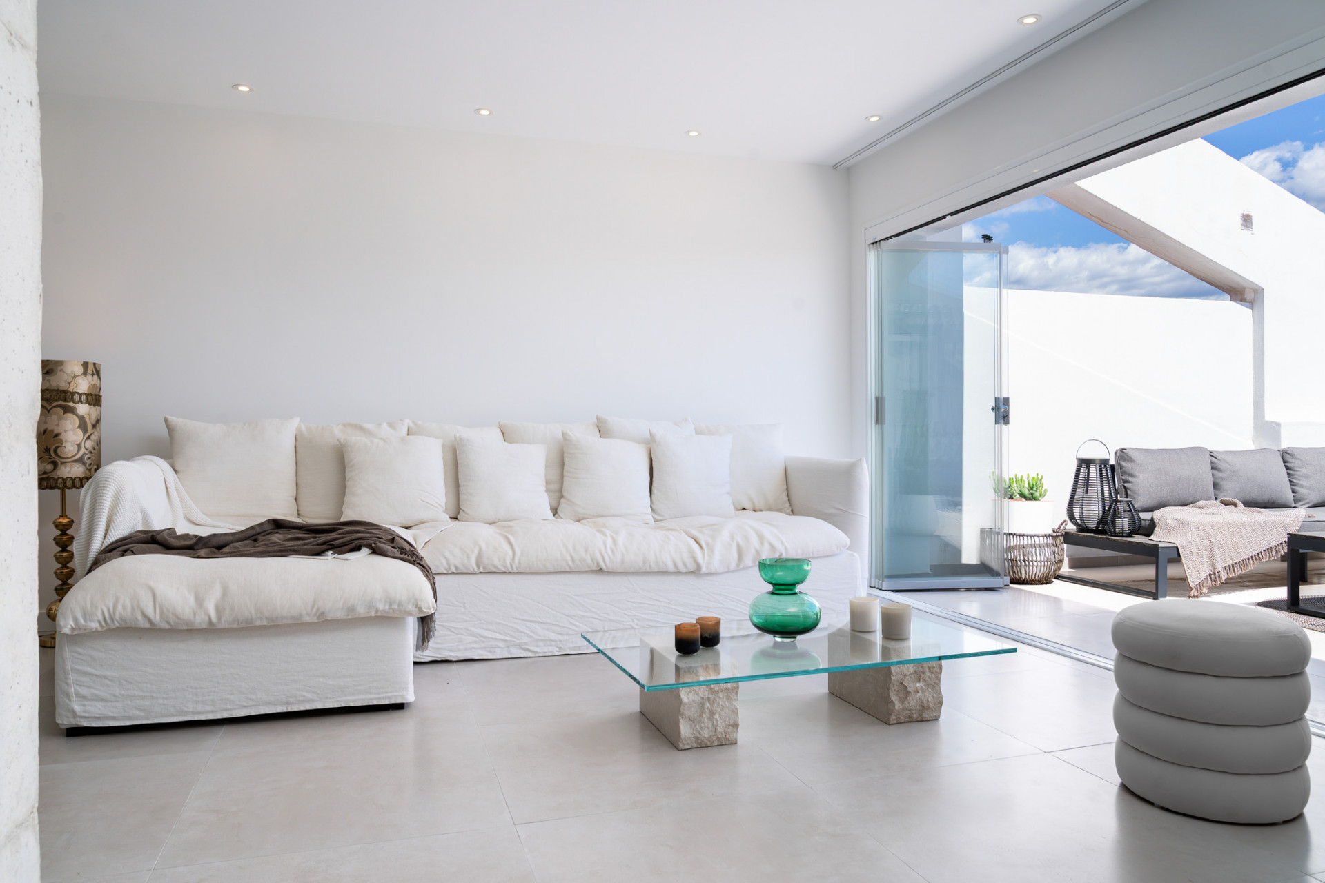 3 Bed, 2 Bath, ApartmentFor Sale, Benahavis, Malaga