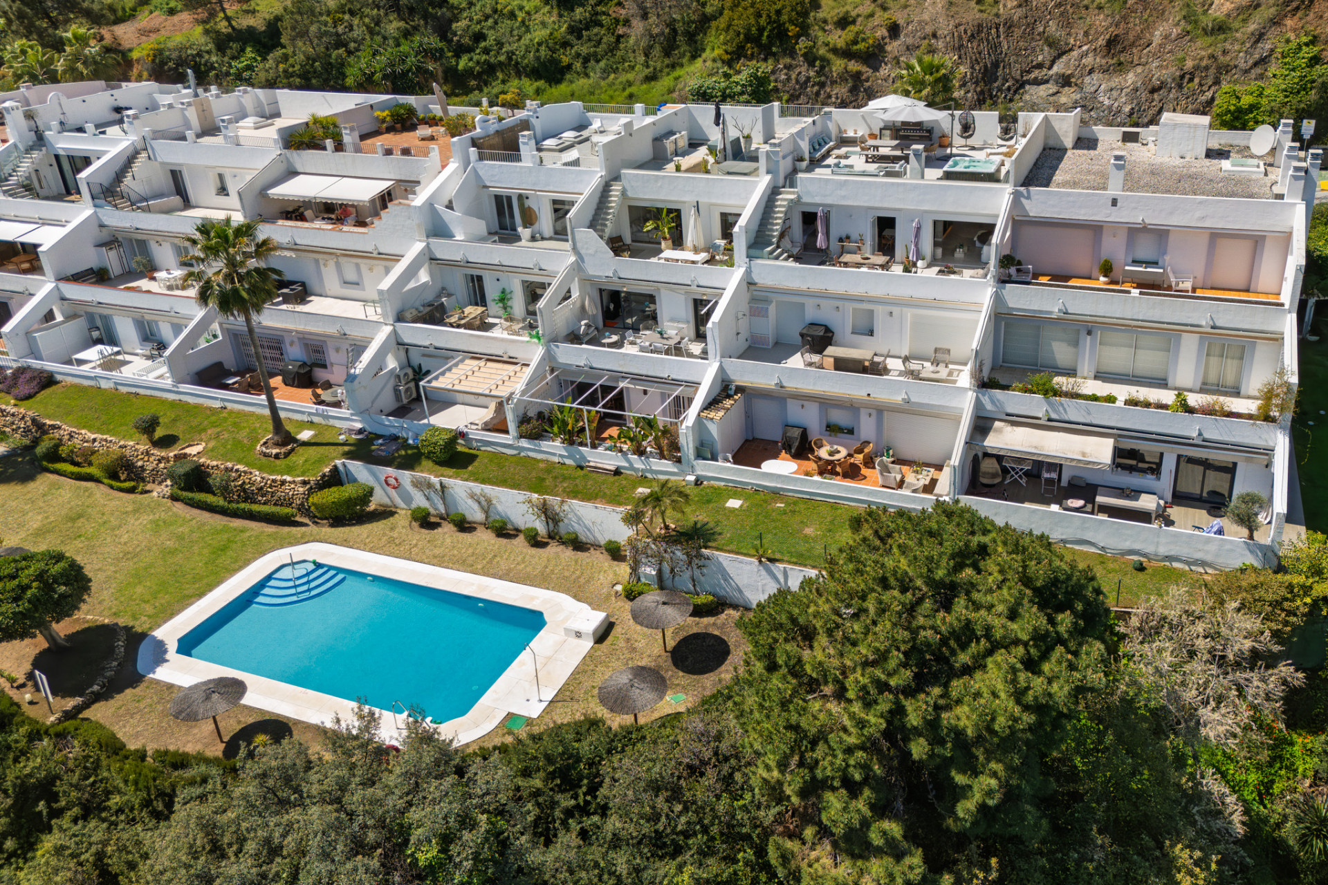 3 Bed, 2 Bath, ApartmentFor Sale, Benahavis, Malaga