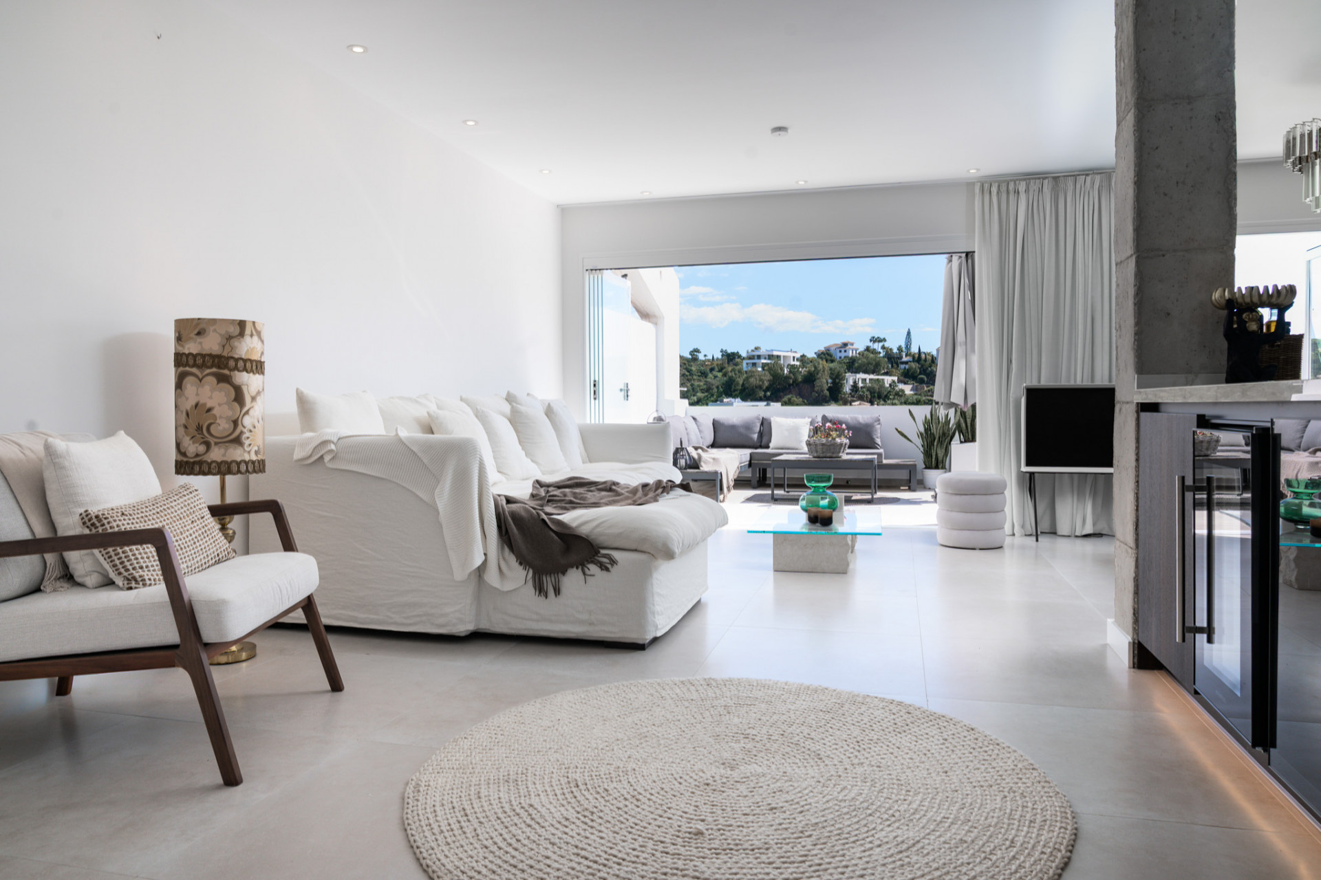 3 Bed, 2 Bath, ApartmentFor Sale, Benahavis, Malaga