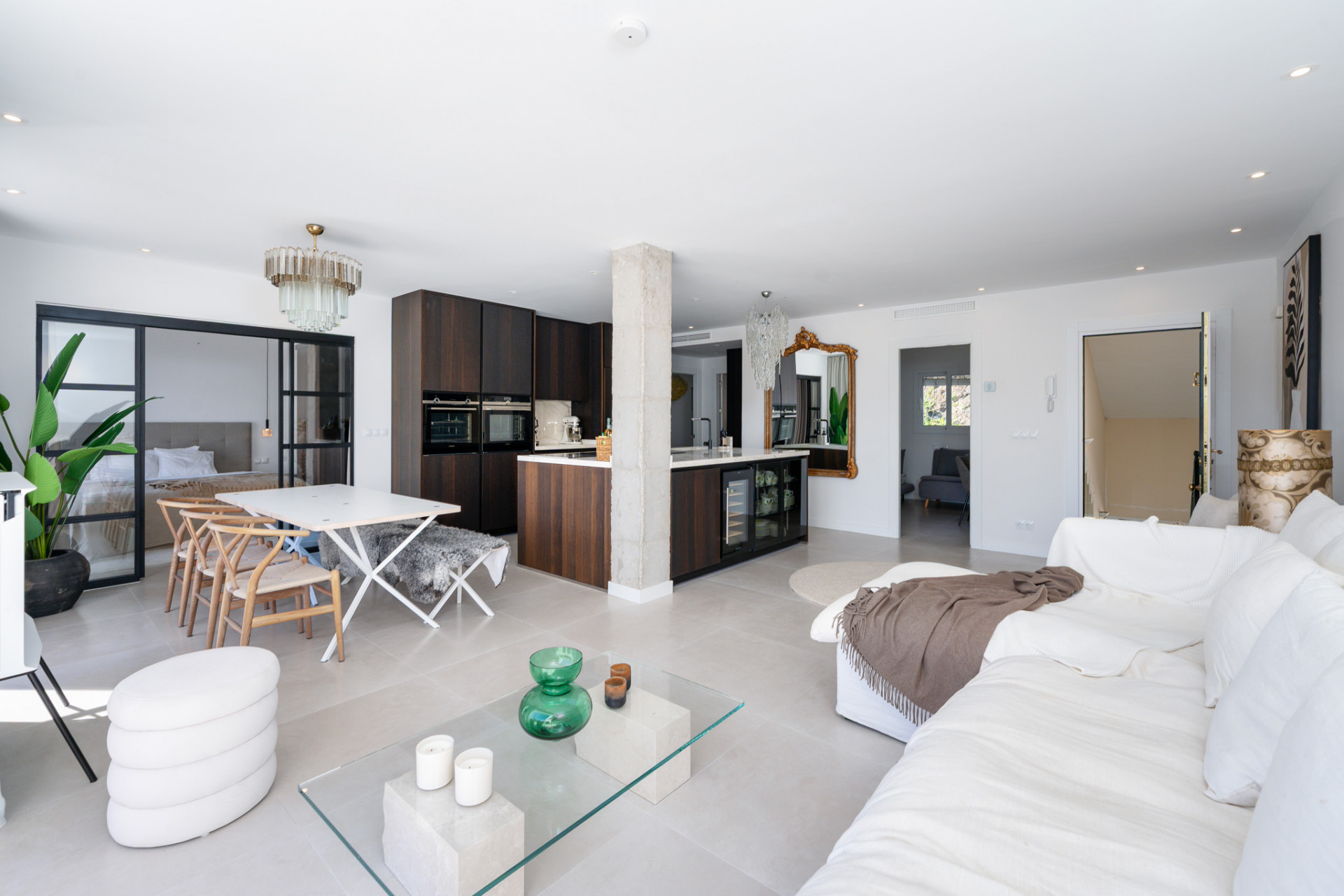 3 Bed, 2 Bath, ApartmentFor Sale, Benahavis, Malaga