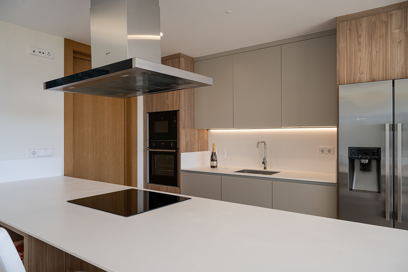 3 Bed, 3 Bath, ApartmentFor Sale, Benahavis, Malaga