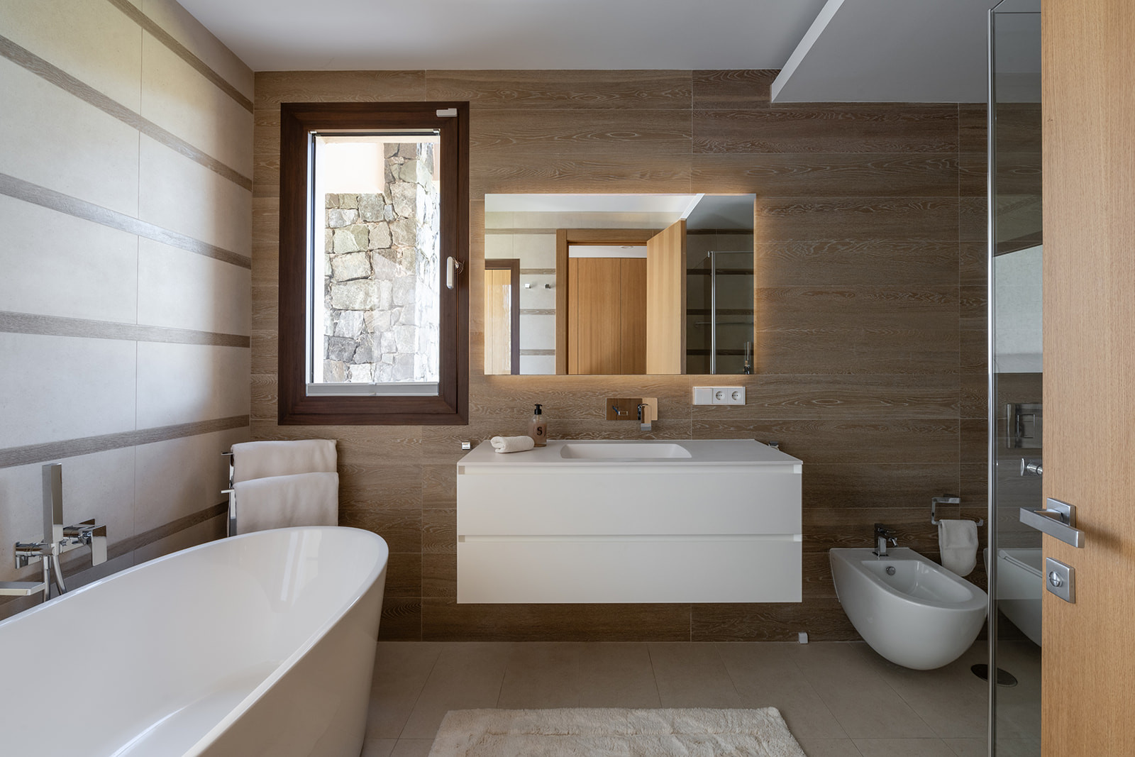 3 Bed, 3 Bath, ApartmentFor Sale, Benahavis, Malaga