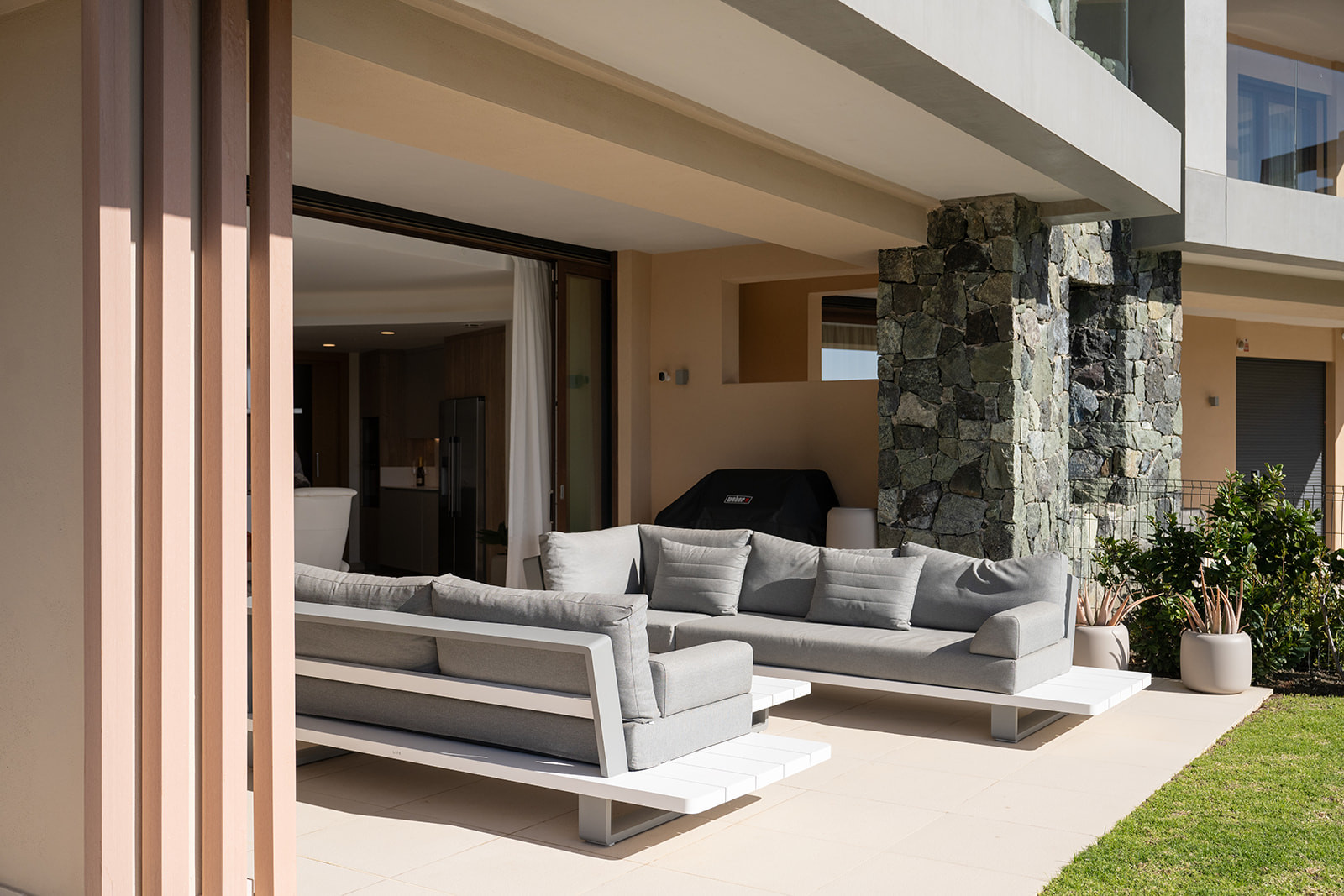 3 Bed, 3 Bath, ApartmentFor Sale, Benahavis, Malaga