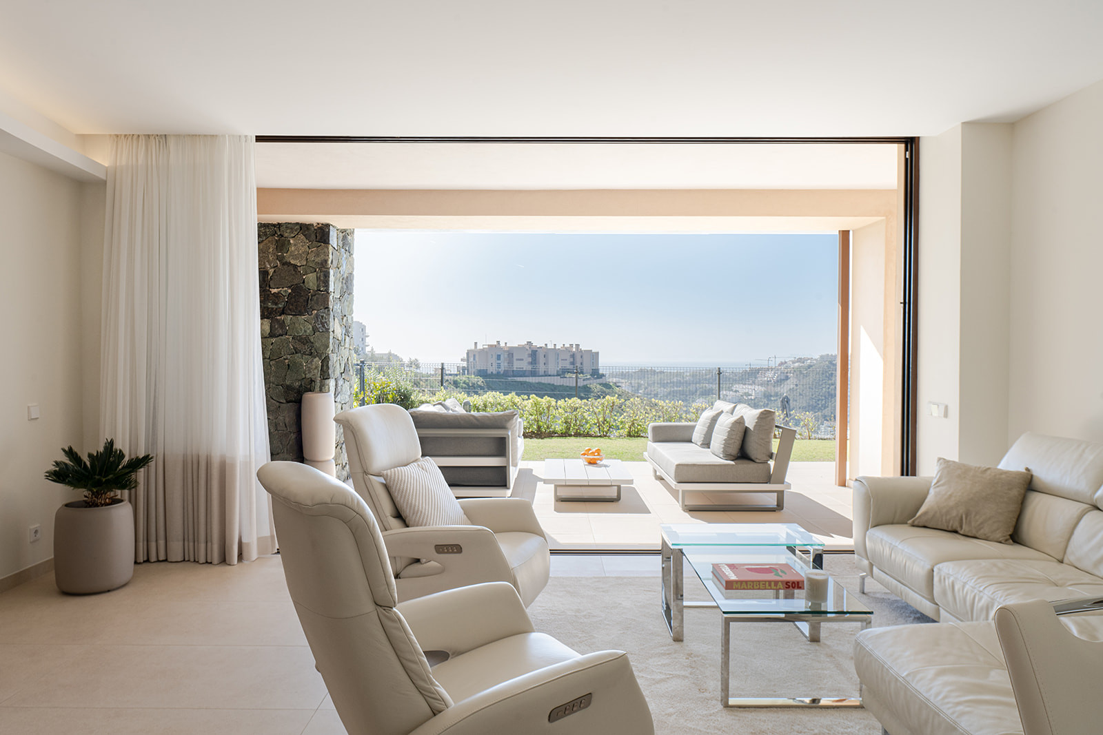 3 Bed, 3 Bath, ApartmentFor Sale, Benahavis, Malaga