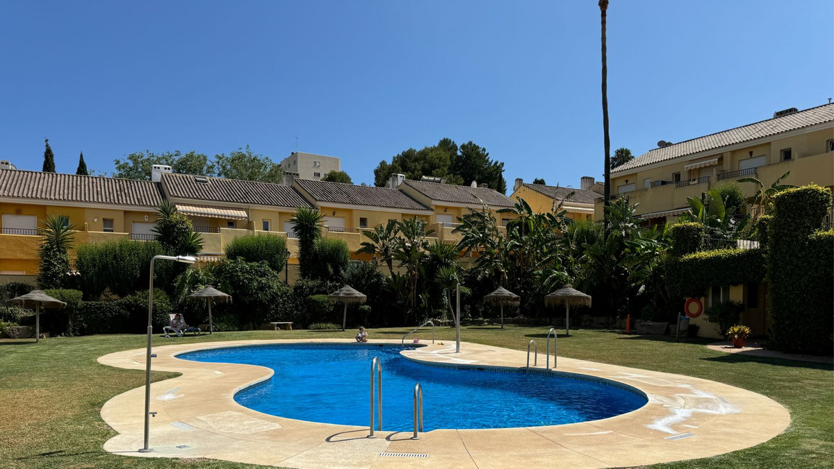 3 Bed, 2 Bath, HouseFor Sale, Estepona, Malaga