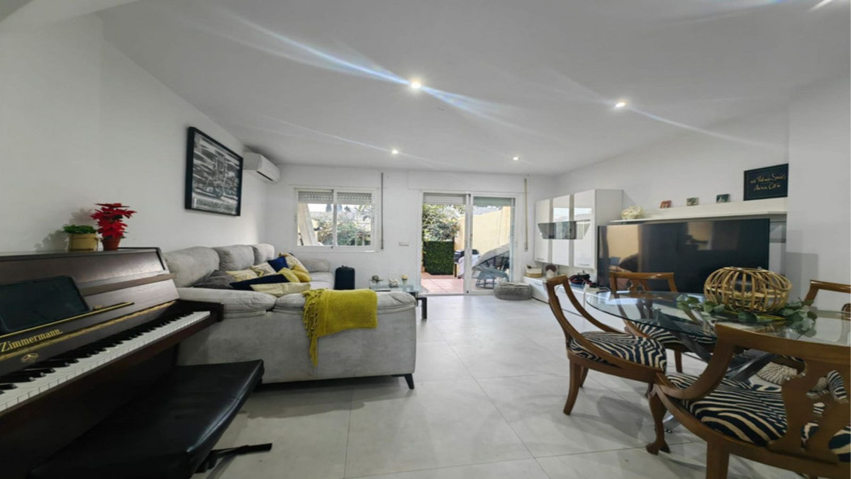 3 Bed, 2 Bath, HouseFor Sale, Estepona, Malaga