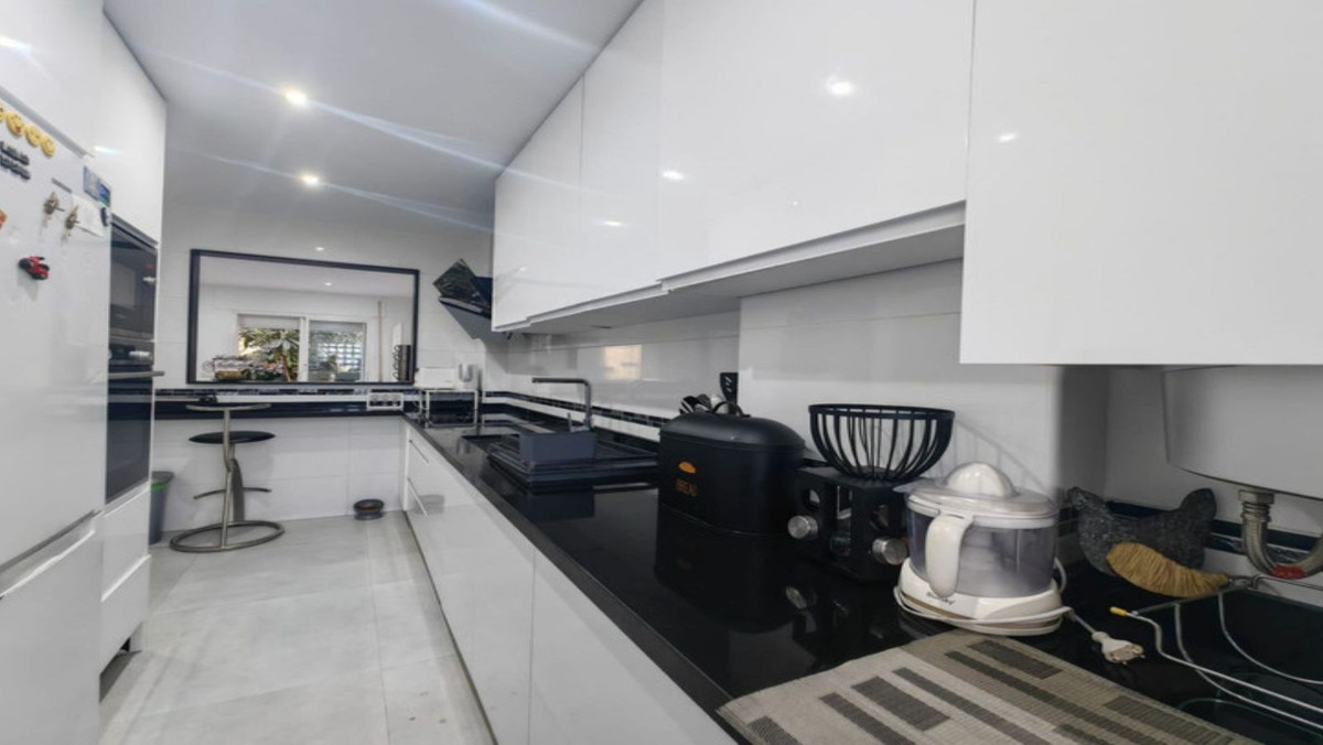 3 Bed, 2 Bath, HouseFor Sale, Estepona, Malaga