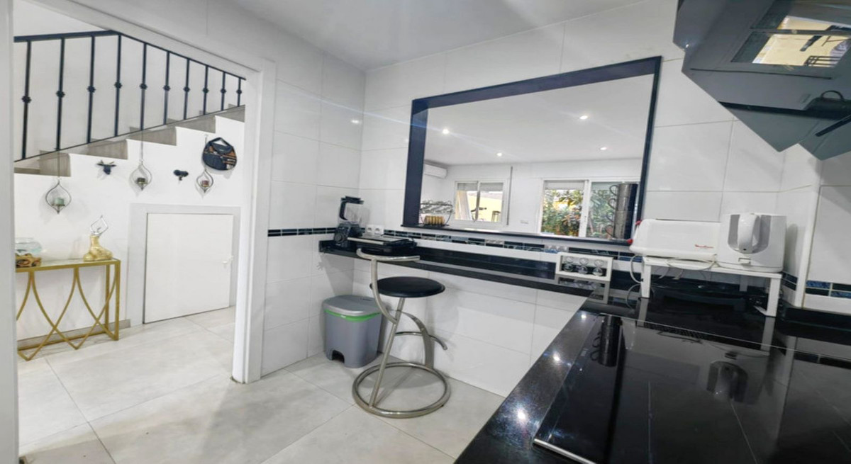 3 Bed, 2 Bath, HouseFor Sale, Estepona, Malaga