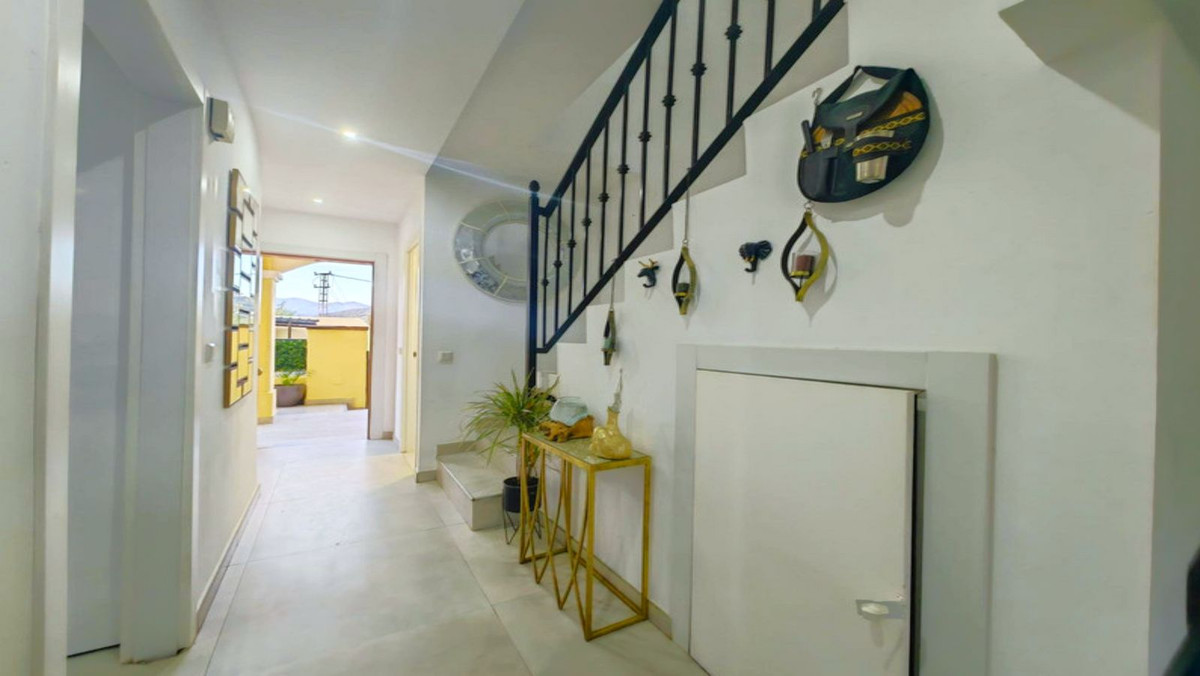 3 Bed, 2 Bath, HouseFor Sale, Estepona, Malaga