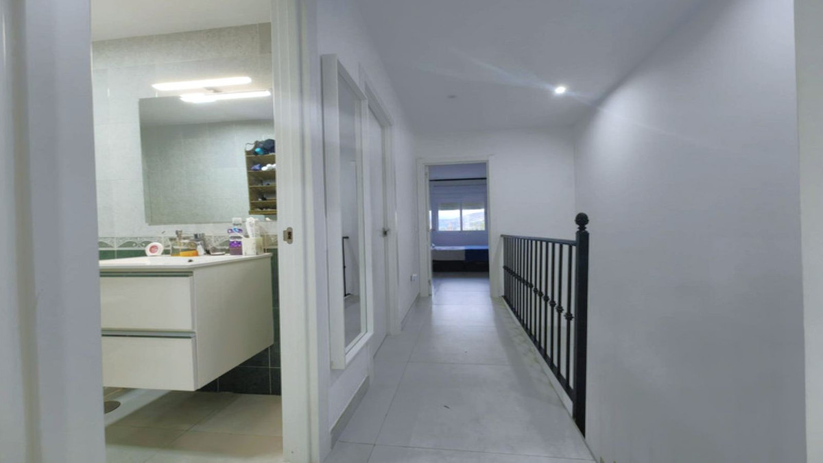 3 Bed, 2 Bath, HouseFor Sale, Estepona, Malaga