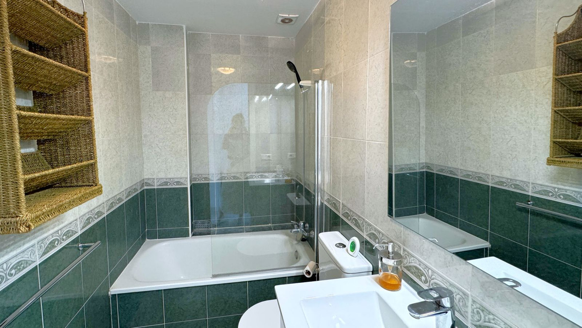 3 Bed, 2 Bath, HouseFor Sale, Estepona, Malaga